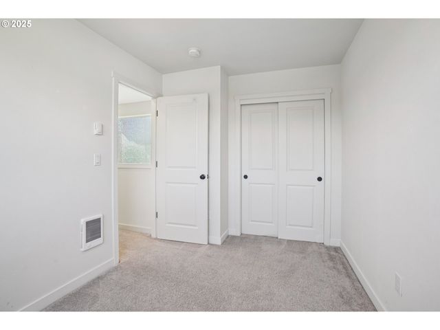 12098 Se PINE St, Portland, OR 97216