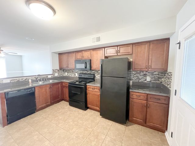 2280 McCormick Ln Apt B, Clarksville, TN 37040