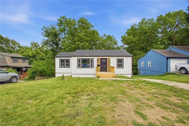 2221 S Hawthorne Avenue, Independence, MO 64052
