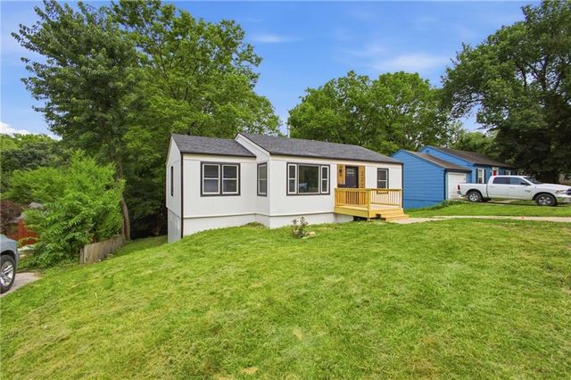2221 S Hawthorne Avenue, Independence, MO 64052