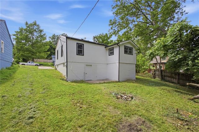 2221 S Hawthorne Avenue, Independence, MO 64052