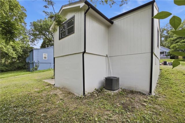 2221 S Hawthorne Avenue, Independence, MO 64052