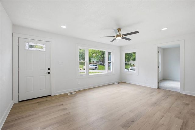 2221 S Hawthorne Avenue, Independence, MO 64052