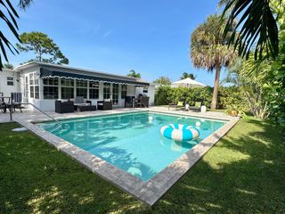 360 Alhambra Place, West Palm Beach, FL 33405