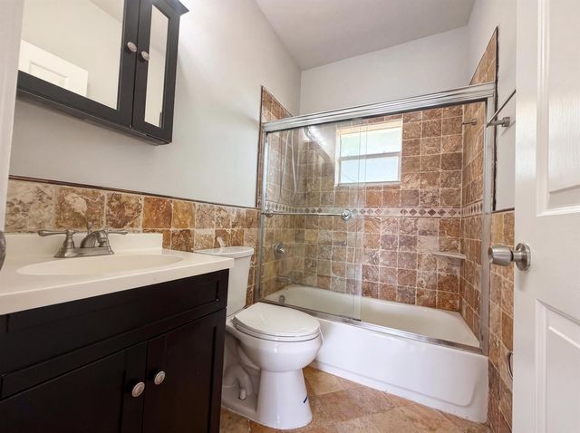 453 N Deerfield Avenue, Deerfield Beach, FL 33441