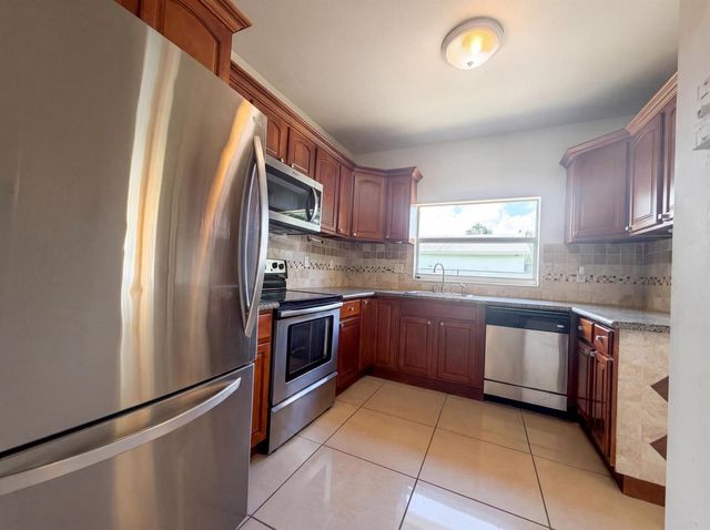 453 N Deerfield Avenue, Deerfield Beach, FL 33441