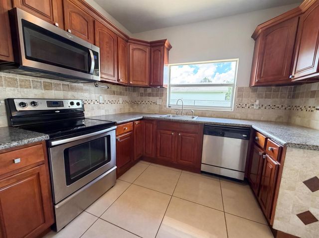 453 N Deerfield Avenue, Deerfield Beach, FL 33441