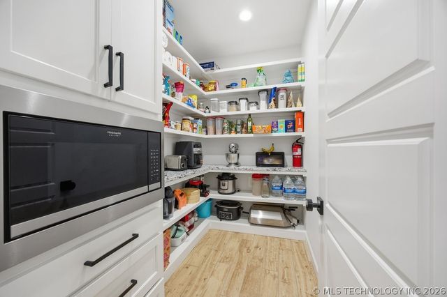 6806 E 136th Street N, Collinsville, OK 74021