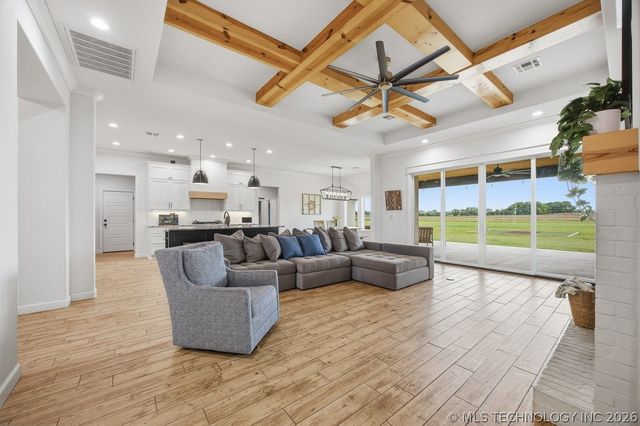 6806 E 136th Street N, Collinsville, OK 74021