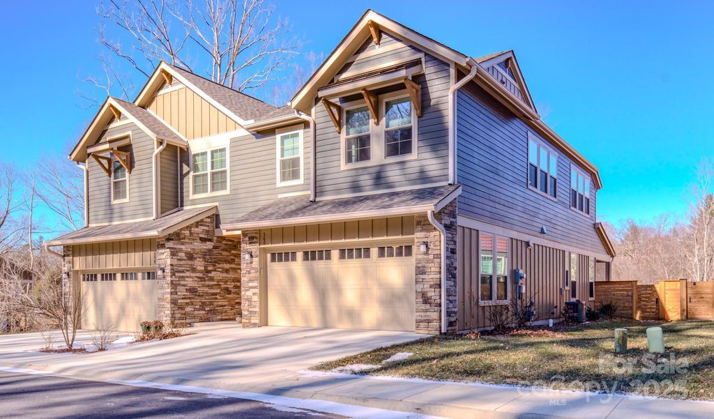 560 Sweet Birch Park Lane, Black Mountain, NC 28711