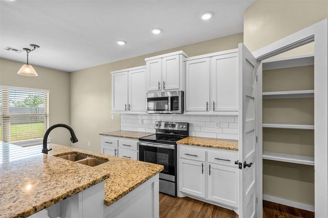 10613 NE Seaside Ln, Elgin, OK 73538