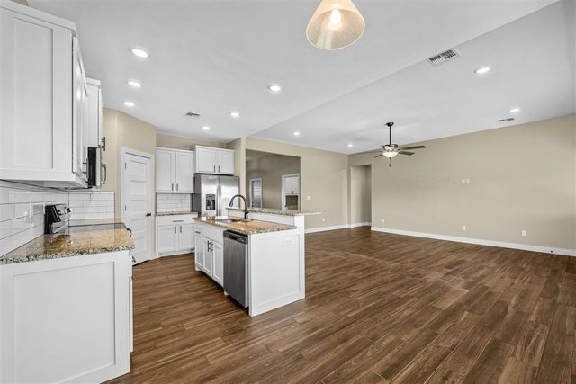 10613 NE Seaside Ln, Elgin, OK 73538