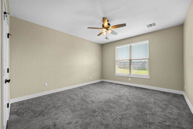 10613 NE Seaside Ln, Elgin, OK 73538