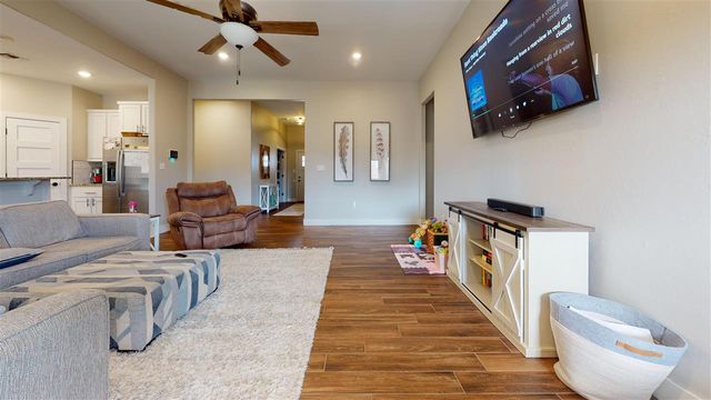 10613 NE Seaside Ln, Elgin, OK 73538