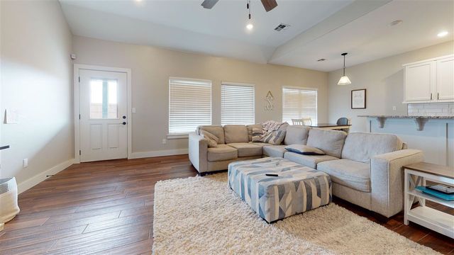 10613 NE Seaside Ln, Elgin, OK 73538