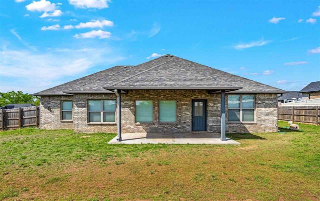 10613 NE Seaside Ln, Elgin, OK 73538