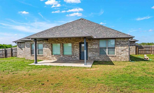10613 NE Seaside Ln, Elgin, OK 73538