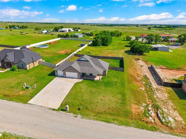 10613 NE Seaside Ln, Elgin, OK 73538