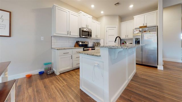 10613 NE Seaside Ln, Elgin, OK 73538