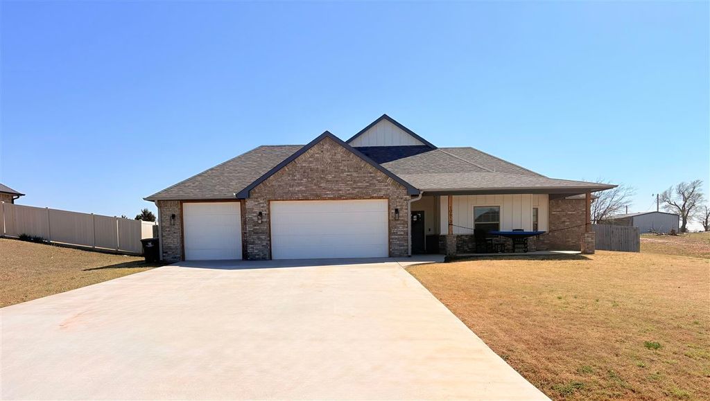 10613 NE Seaside Ln, Elgin, OK 73538