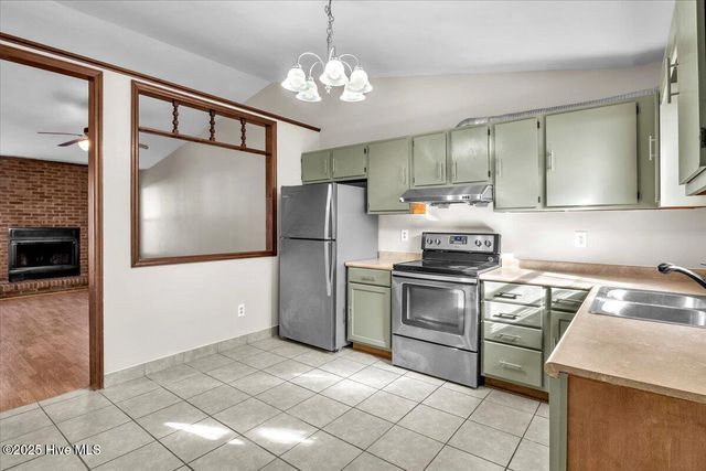 1034 Spring Villa Drive, Jacksonville, NC 28540