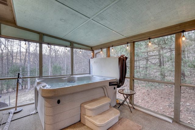 531 Wikle Road, Hayesville, NC 28904