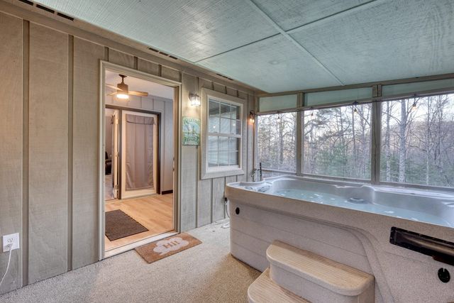 531 Wikle Road, Hayesville, NC 28904