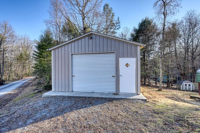 531 Wikle Road, Hayesville, NC 28904