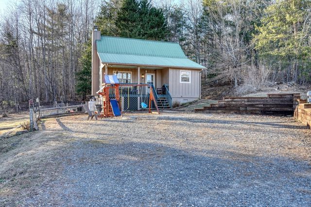 531 Wikle Road, Hayesville, NC 28904