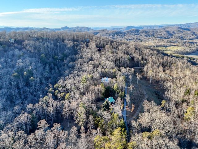 531 Wikle Road, Hayesville, NC 28904