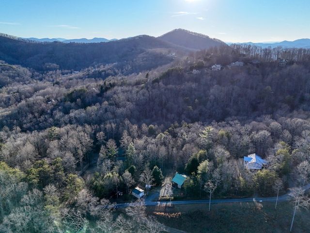 531 Wikle Road, Hayesville, NC 28904