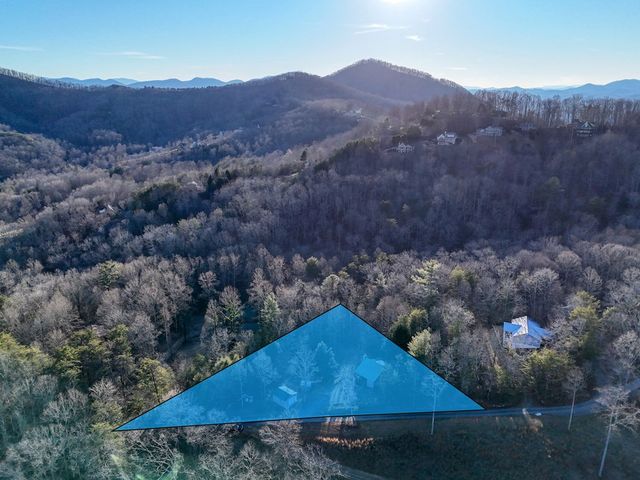 531 Wikle Road, Hayesville, NC 28904
