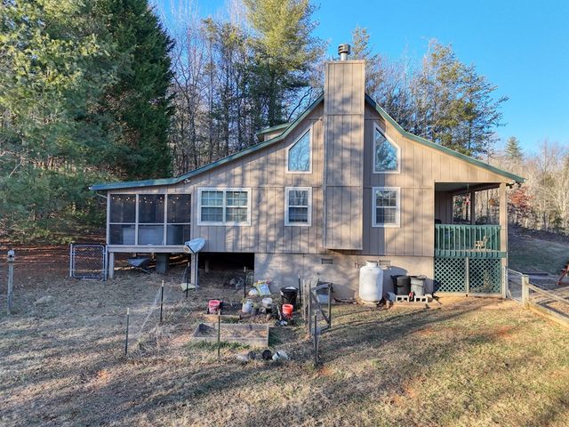 531 Wikle Road, Hayesville, NC 28904
