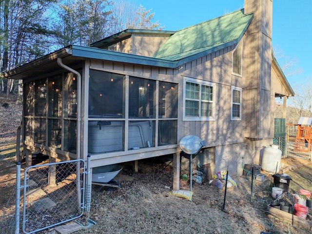 531 Wikle Road, Hayesville, NC 28904