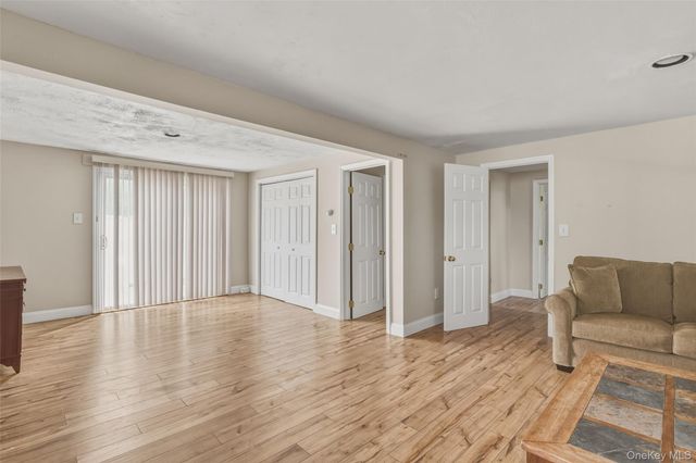 68 Madison Avenue, Island Park, NY 11558