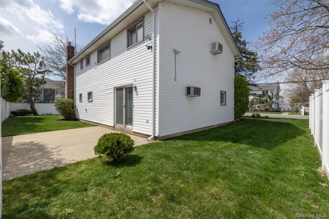 68 Madison Avenue, Island Park, NY 11558