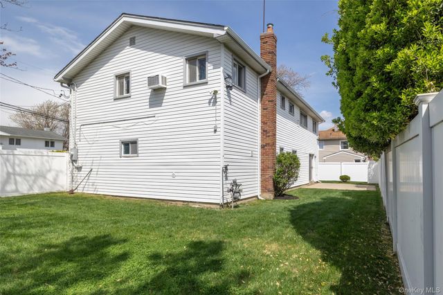 68 Madison Avenue, Island Park, NY 11558