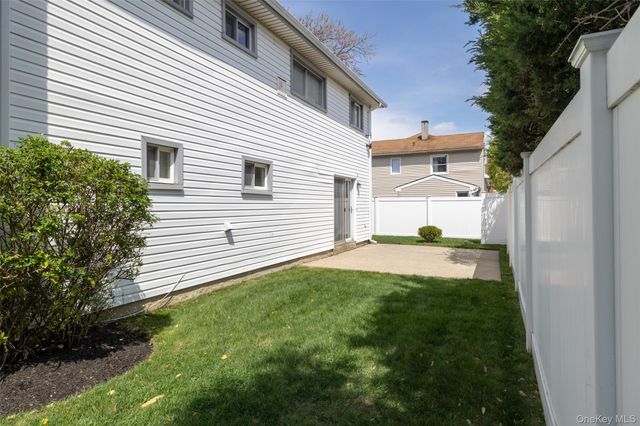68 Madison Avenue, Island Park, NY 11558