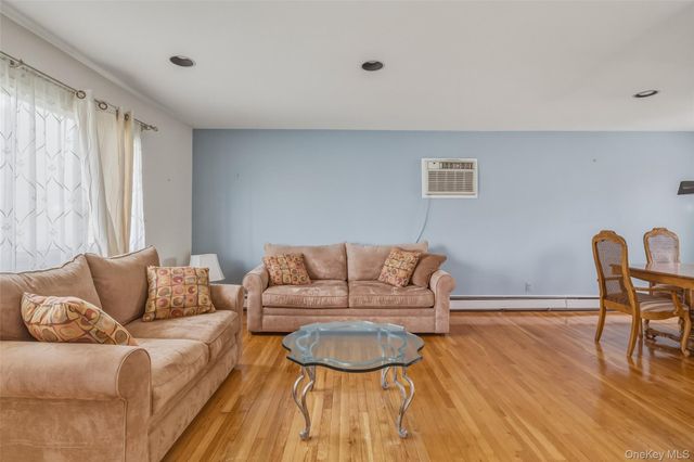 68 Madison Avenue, Island Park, NY 11558