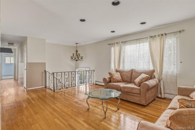 68 Madison Avenue, Island Park, NY 11558