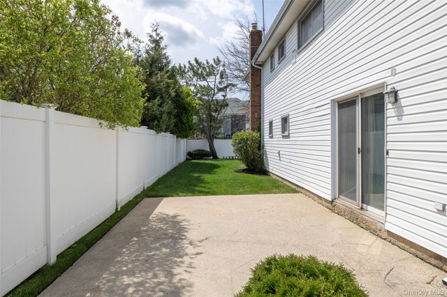 68 Madison Avenue, Island Park, NY 11558