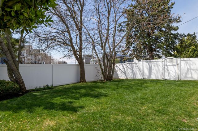 68 Madison Avenue, Island Park, NY 11558