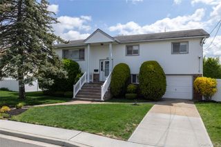 68 Madison Avenue, Island Park, NY 11558