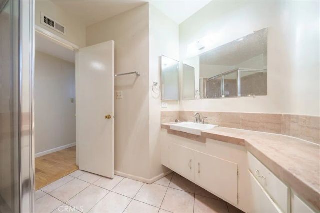 9356 Beckford, Northridge, CA 91324