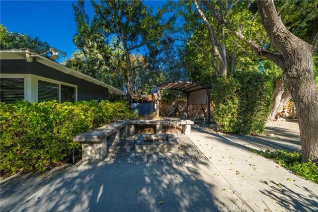 9356 Beckford, Northridge, CA 91324