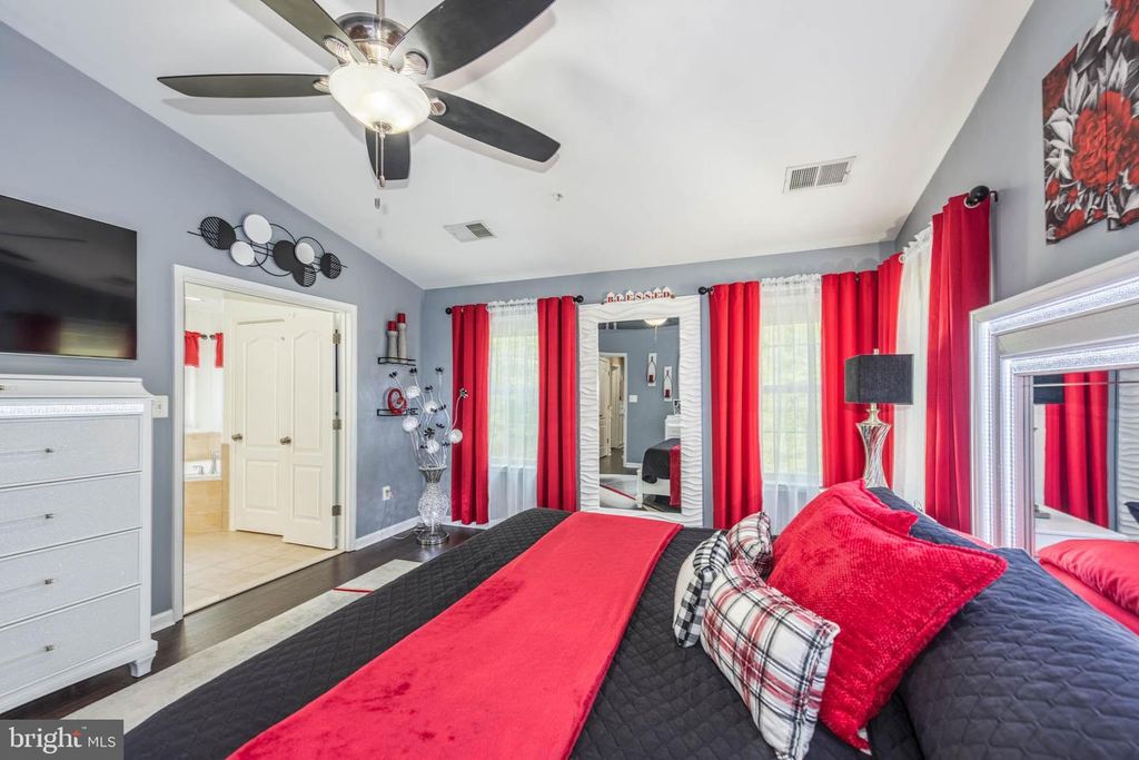 Image 13 of property listing at 903 BOATWRIGHT DR, Glen Burnie, MD 21060