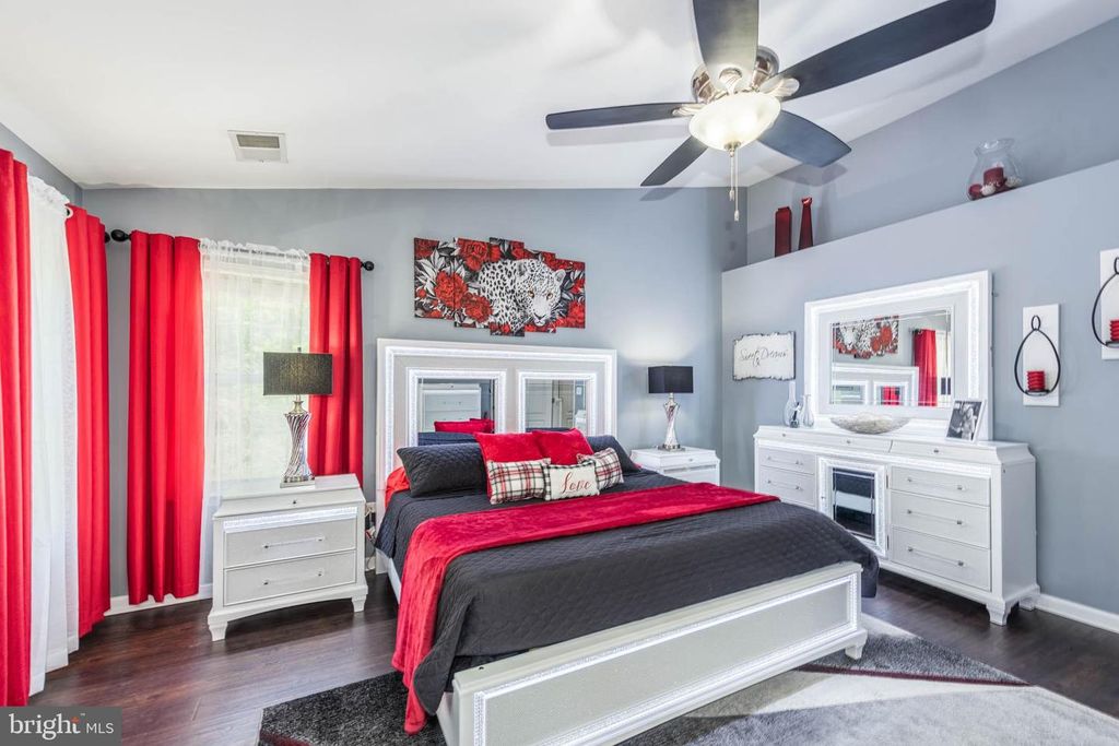 Image 15 of property listing at 903 BOATWRIGHT DR, Glen Burnie, MD 21060