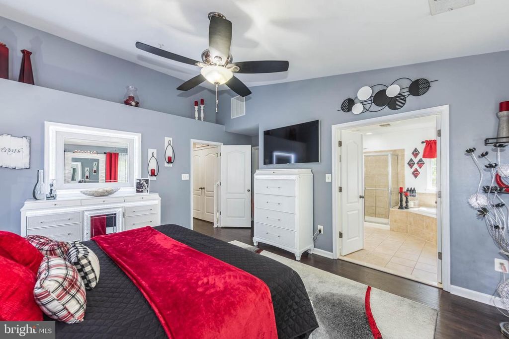 Image 16 of property listing at 903 BOATWRIGHT DR, Glen Burnie, MD 21060