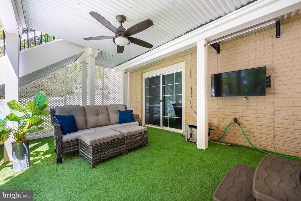 Image 40 of property listing at 903 BOATWRIGHT DR, Glen Burnie, MD 21060
