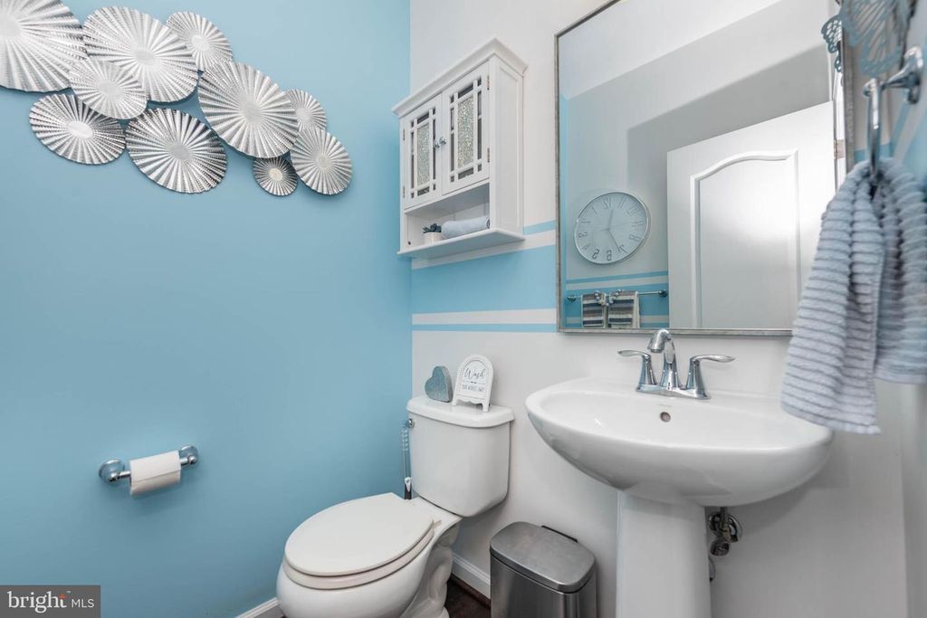 Image 5 of property listing at 903 BOATWRIGHT DR, Glen Burnie, MD 21060